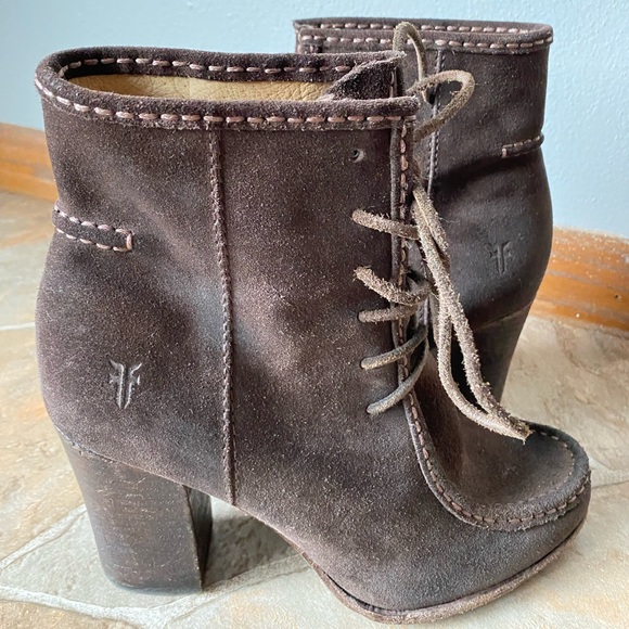 Women’s FRYE boots size 8
Brown Suede - Picture 1 of 9